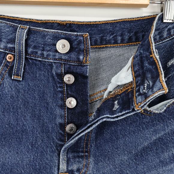 NWOT Women's Levi's 501 Button Fly Distressed Raw Hem Denim Short Size 27 - Picture 4 of 8